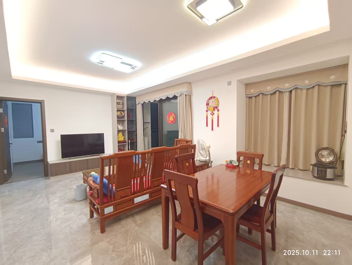 万悦花园出租 三房两厅 定制家具